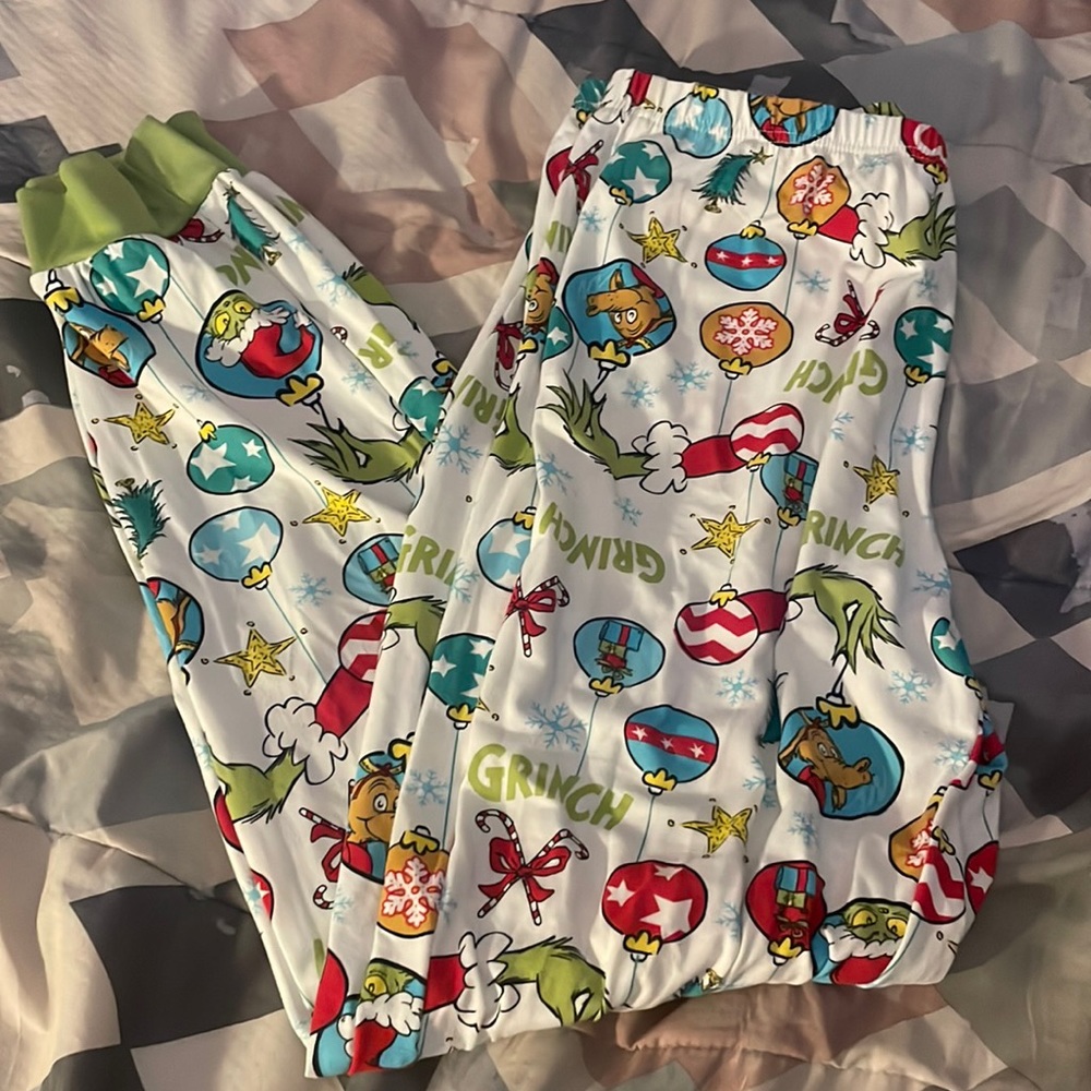 I’m selling a set of Christmas pjs